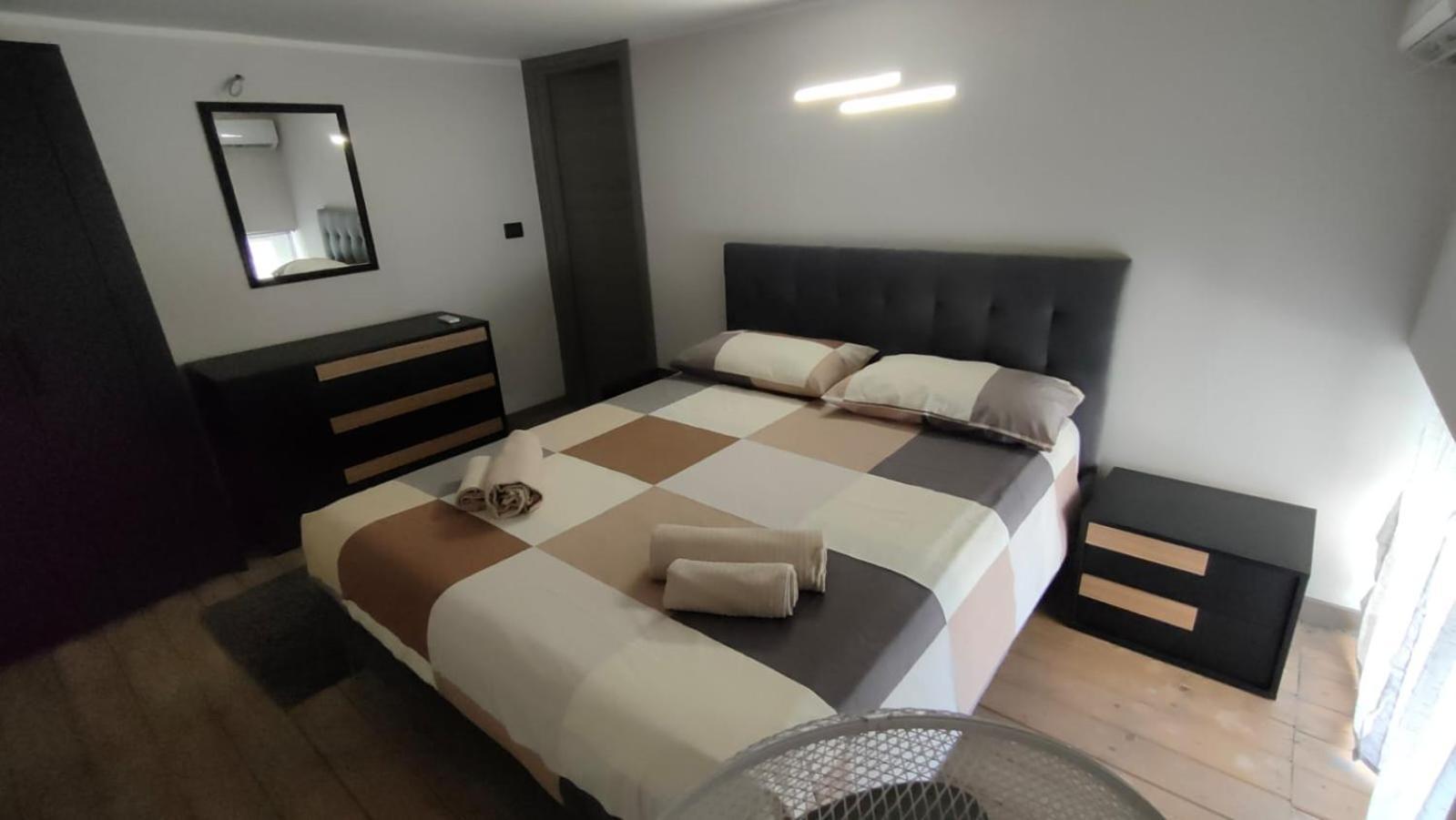 Louis Home Syracuse ภายนอก รูปภาพ